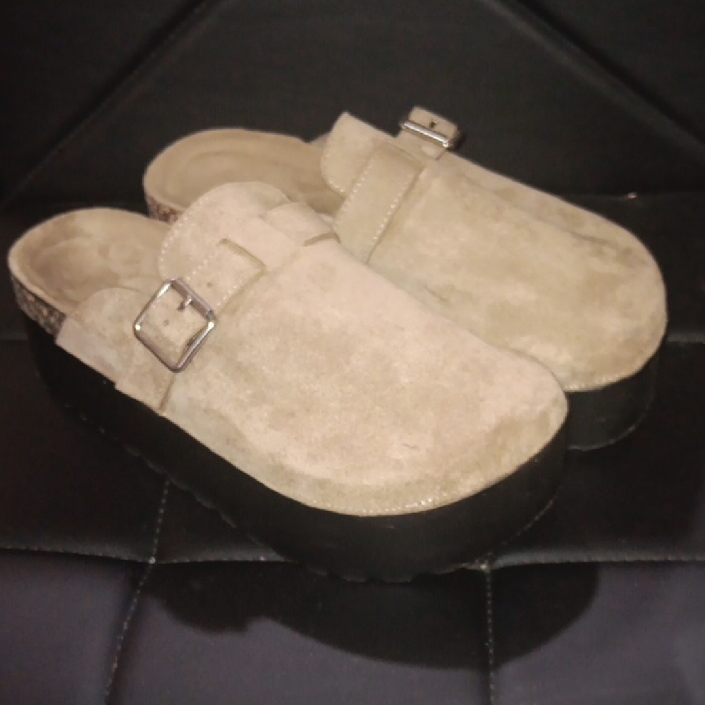 Source Unknown Tan Suede Platform Mule Clogs with Buckle - Picture 9 of 9